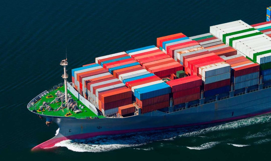 Containerfrachter schneller im Hamburger Hafen